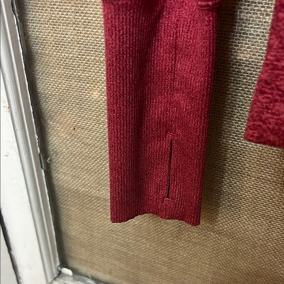 Nike Red Long Sleeve Running  Shirt - Picture 4 of 5